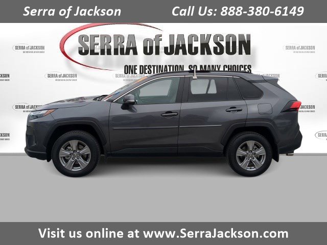 2024 Toyota RAV4 XLE's photo