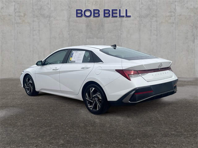 2024 Hyundai Elantra SEL photo 3