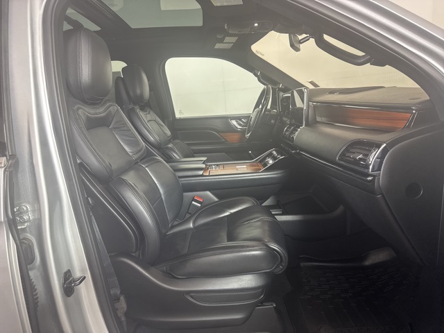 2019 Lincoln Navigator L Reserve photo 4