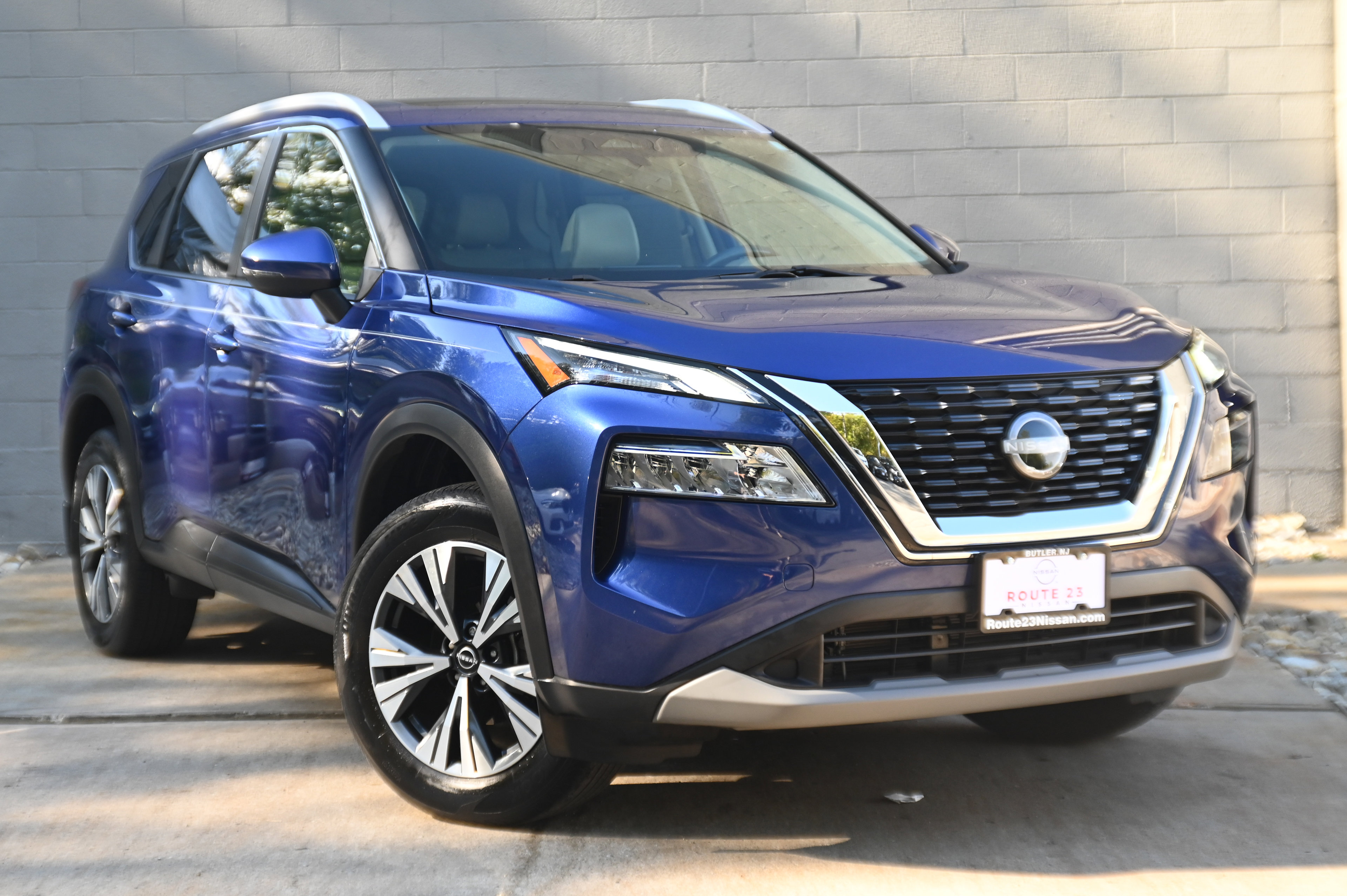 2022 Nissan Rogue SV photo 2