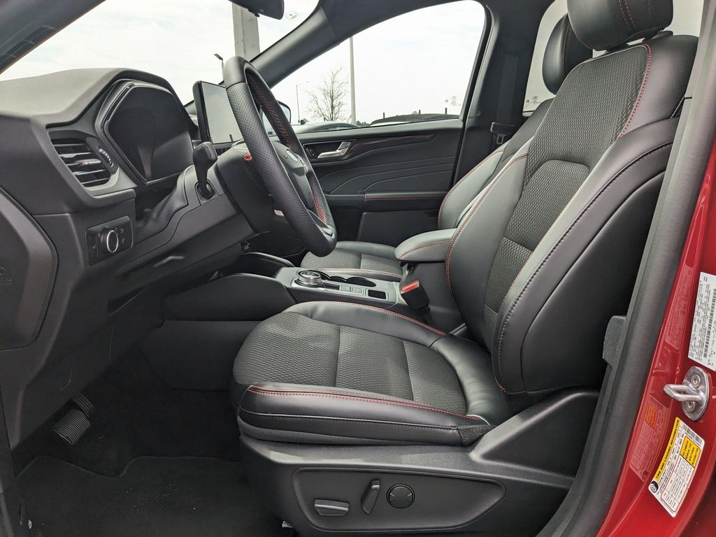 2025 Ford Escape ST-Line photo 14
