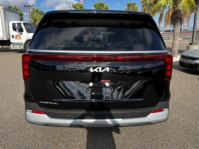 2026 Kia Carnival LXS photo 6