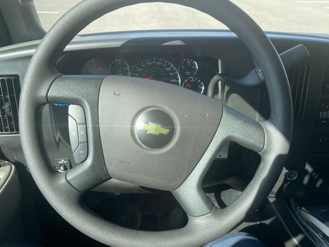 2025 Chevrolet Express Cargo 3500 photo 9