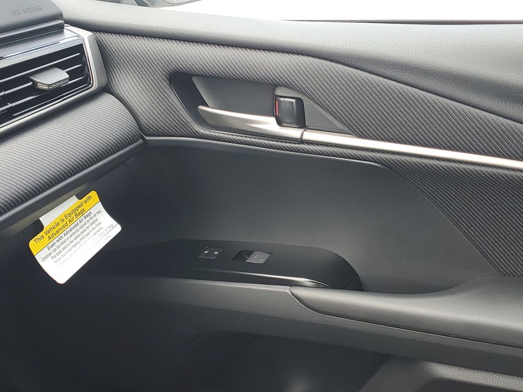 2025 Toyota Camry SE photo 22