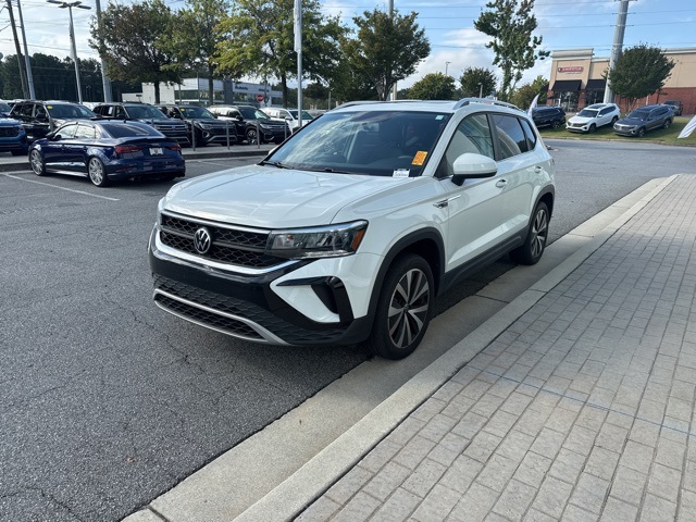 2022 Volkswagen Taos SE photo 2