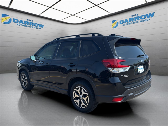 2023 Subaru Forester Premium photo 3