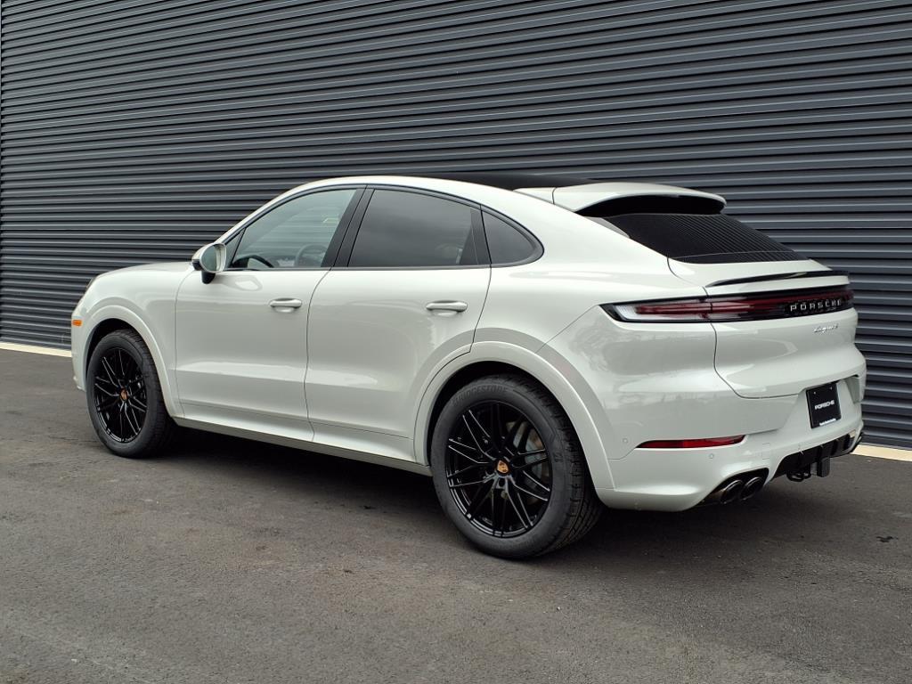 2025 Porsche Cayenne S photo 3