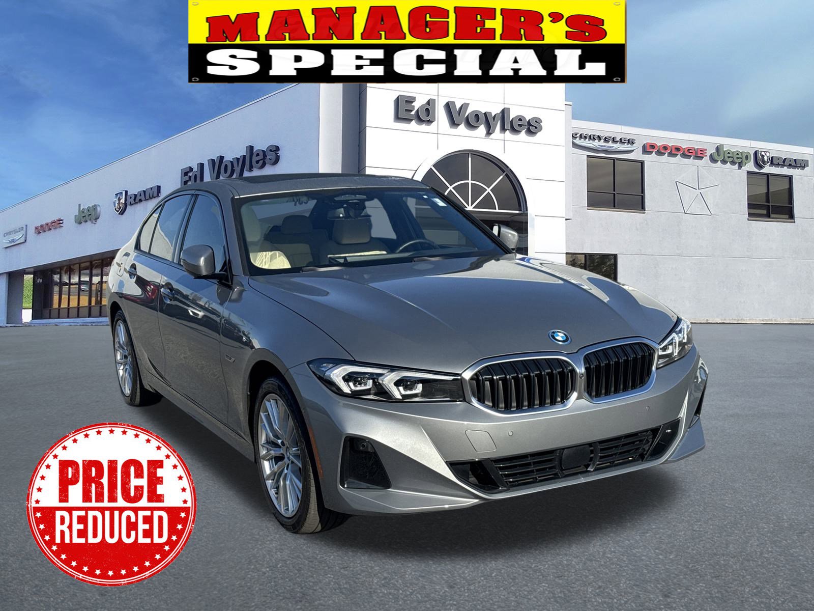 2023 BMW 3 Series 330e's photo