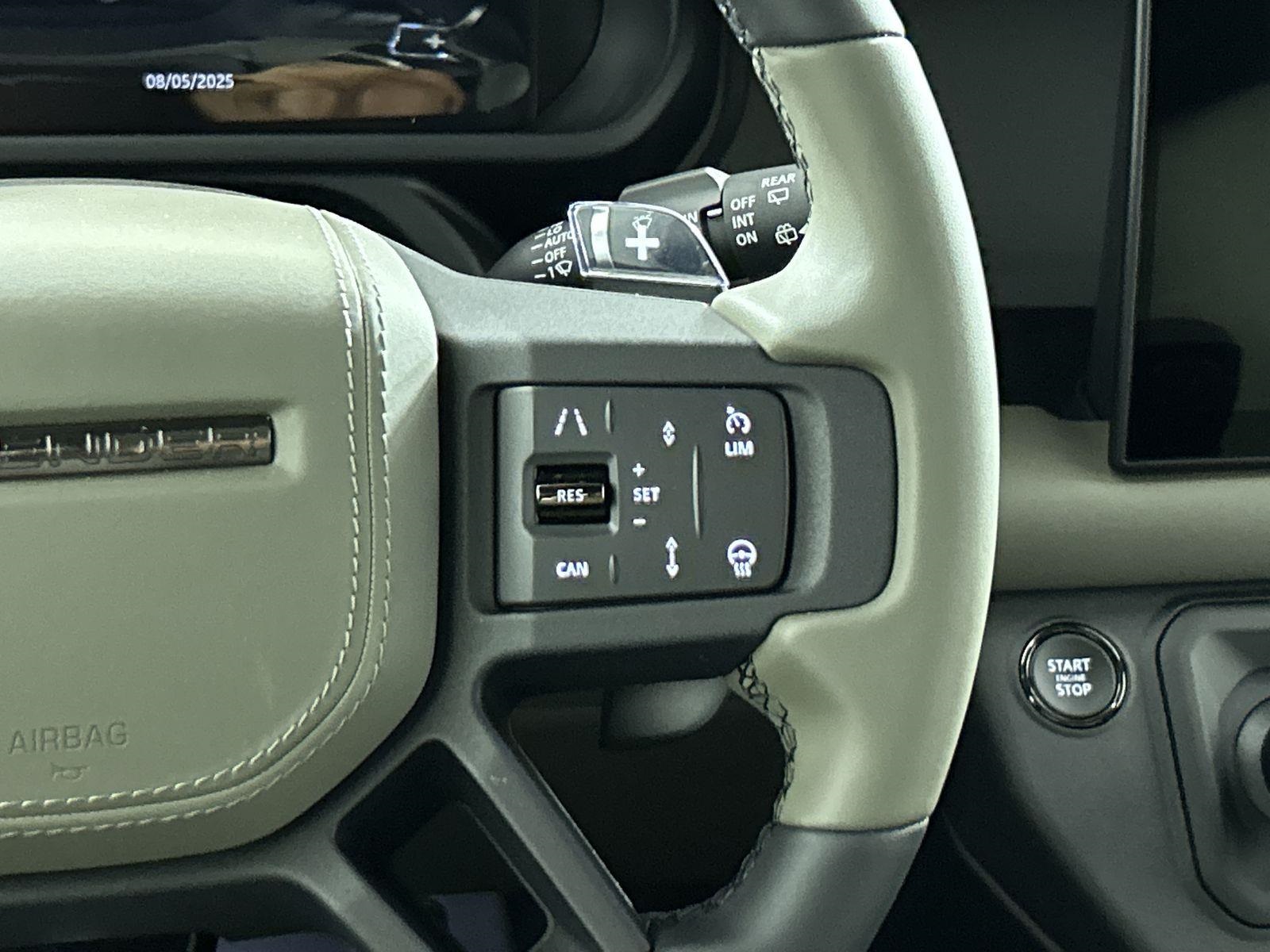2025 Land Rover Defender 110 photo 12