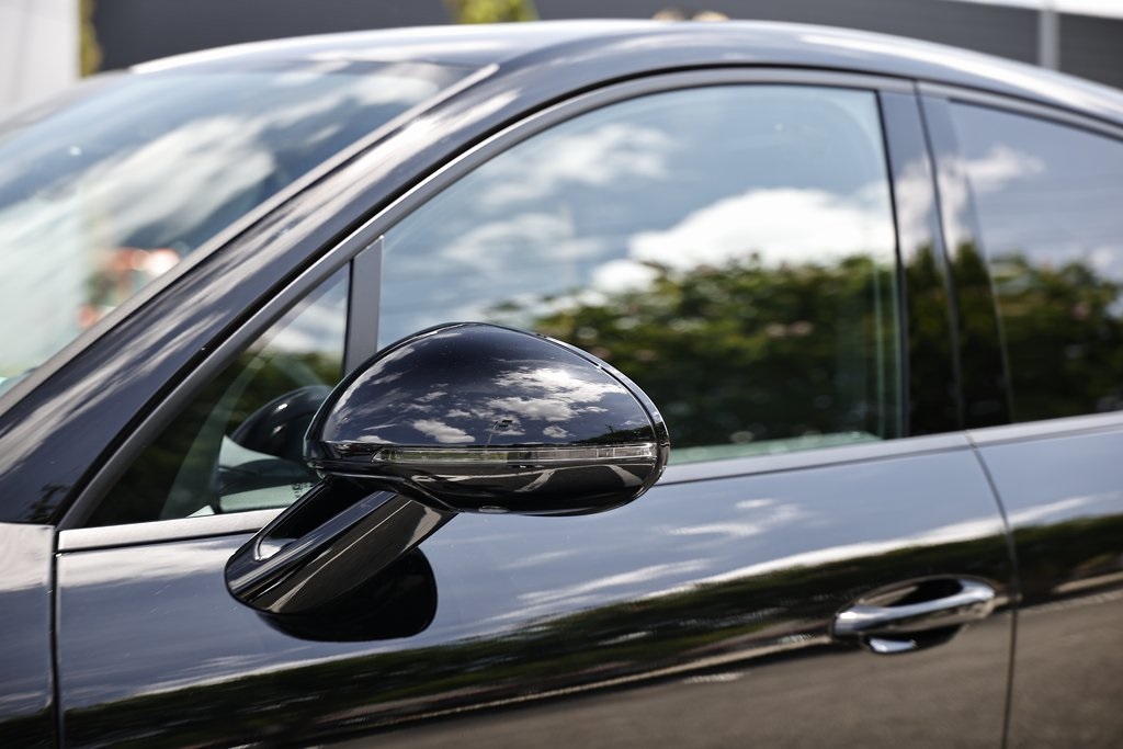 2024 Porsche Macan T photo 11