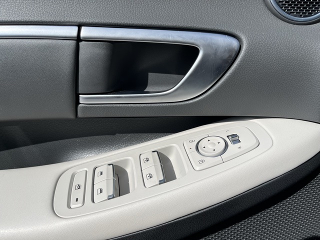 2025 Hyundai Sonata Hybrid SEL photo 18