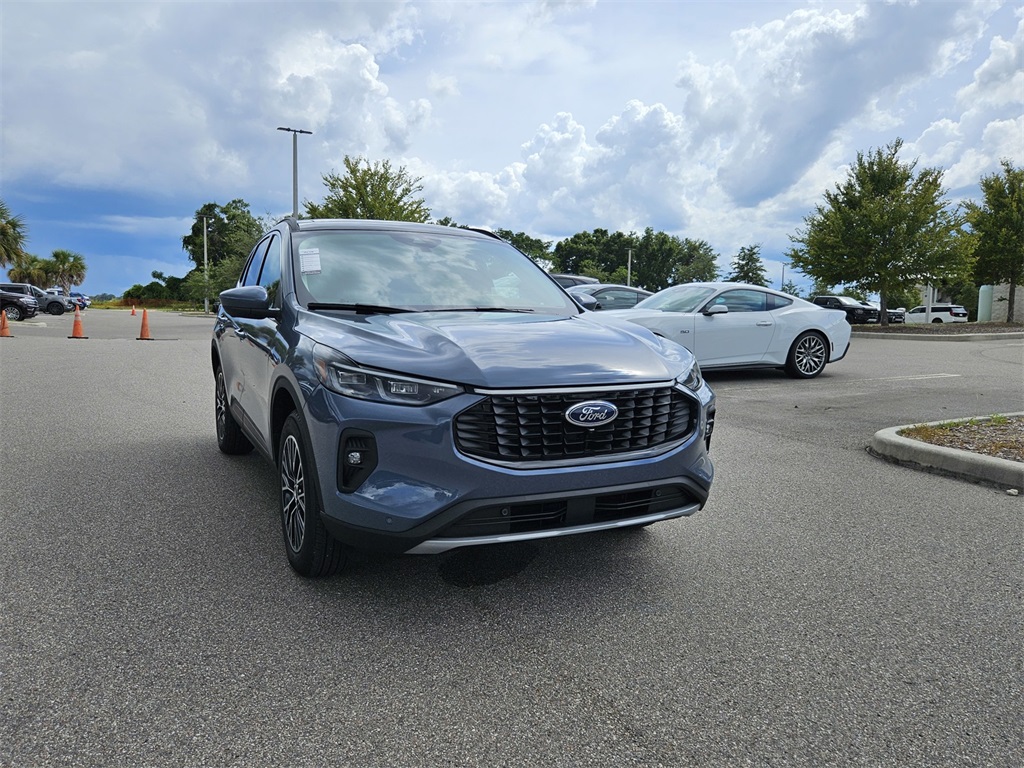 2025 Ford Escape Plug-In Hybrid photo 2