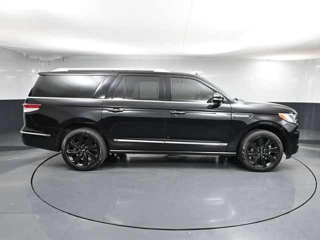 2024 Lincoln Navigator Reserve Luxury Monochromatic photo 2