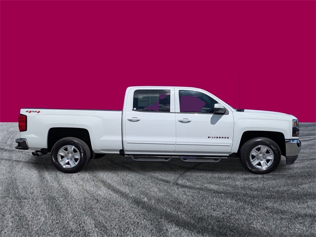 2017 Chevrolet Silverado 1500 LT photo 3