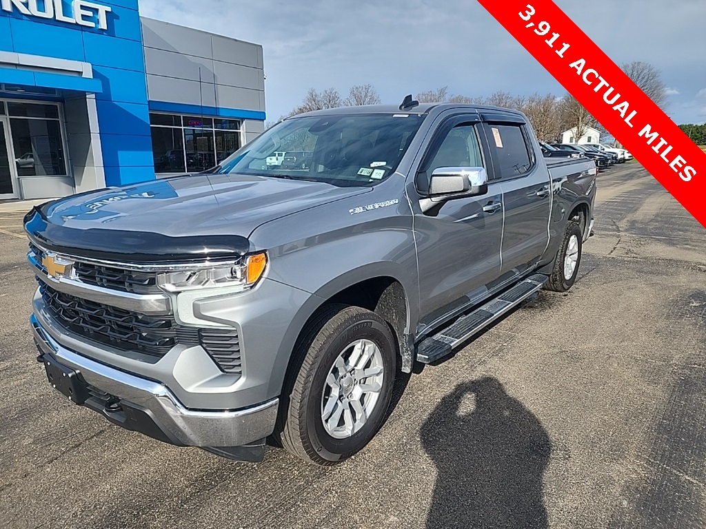 2024 Chevrolet Silverado 1500 LT photo 3