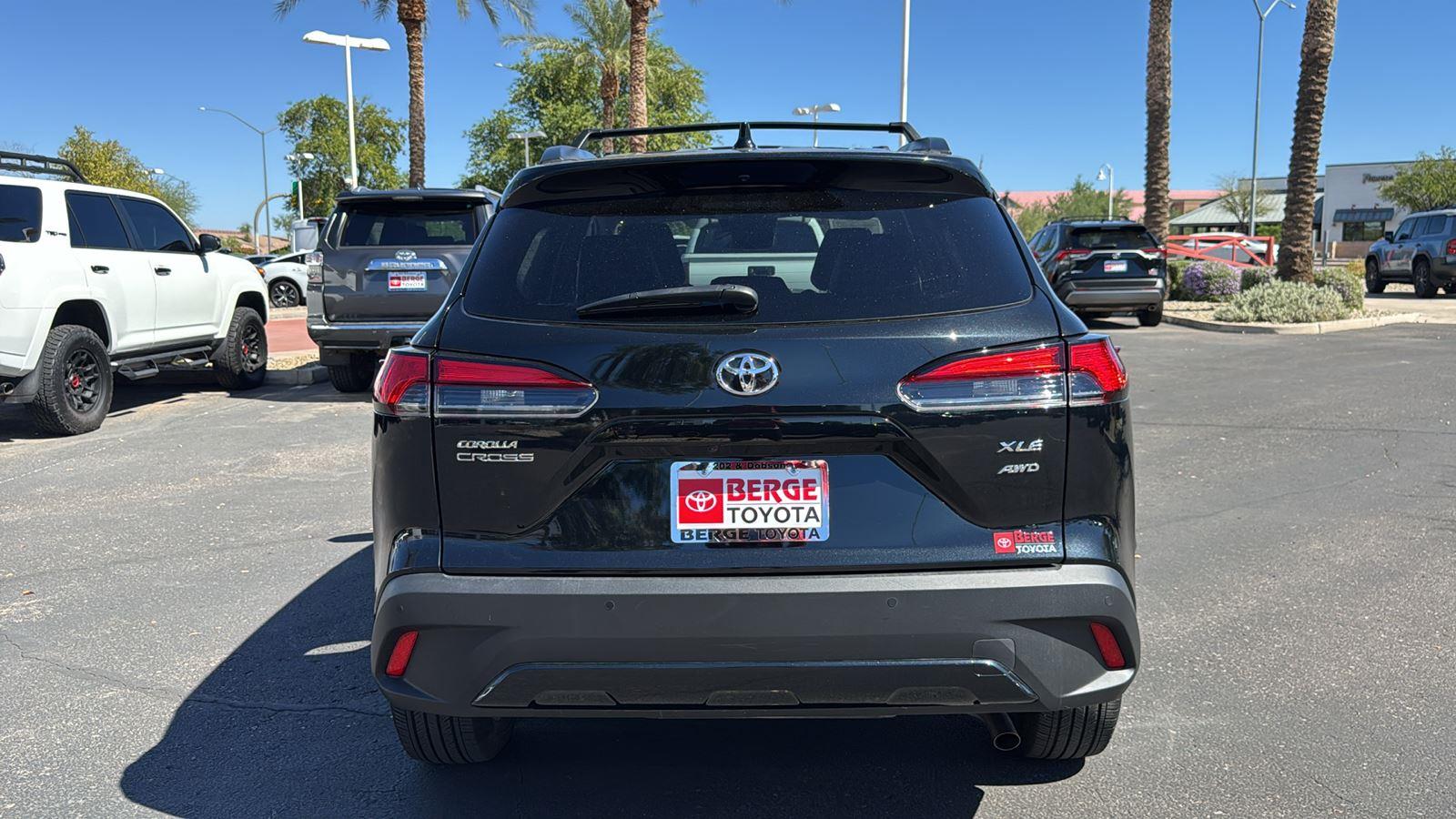 2025 Toyota Corolla Cross XLE photo 6