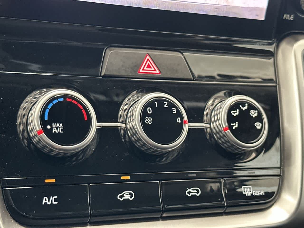 2023 Kia Sorento LX photo 18