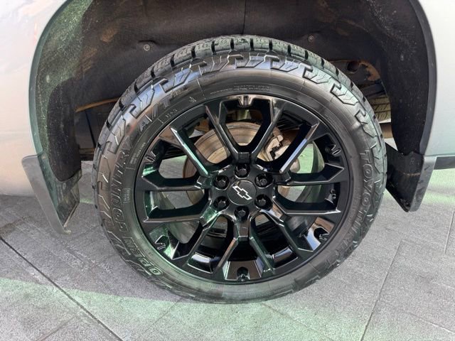 2024 Chevrolet Silverado 1500 High Country photo 2