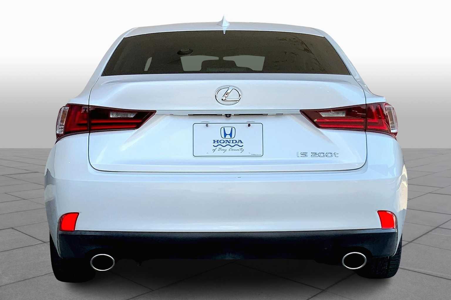 2016 Lexus IS 200t photo 3