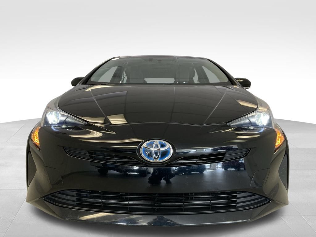 2016 Toyota Prius Three photo 2