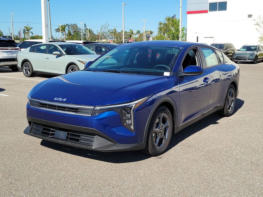 2025 Kia K4 LXS photo 2