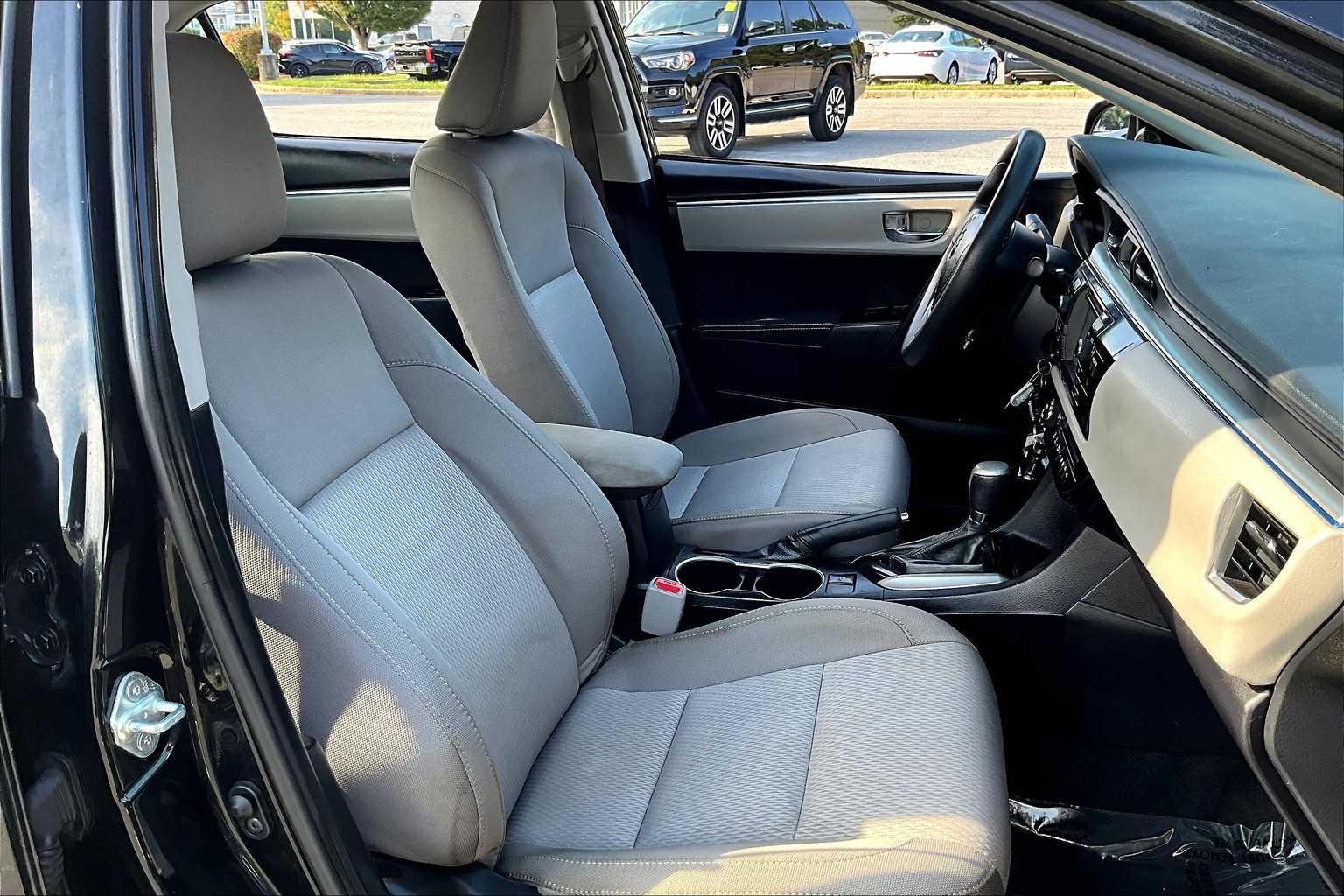 2014 Toyota Corolla LE photo 8