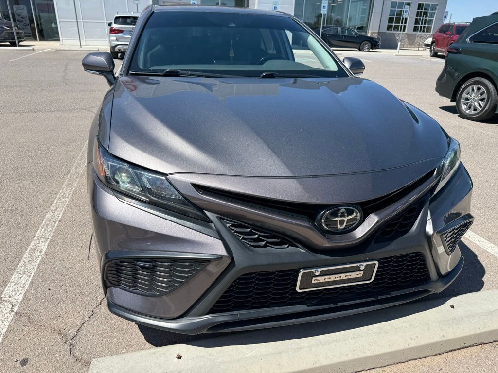 2022 Toyota Camry SE photo 3