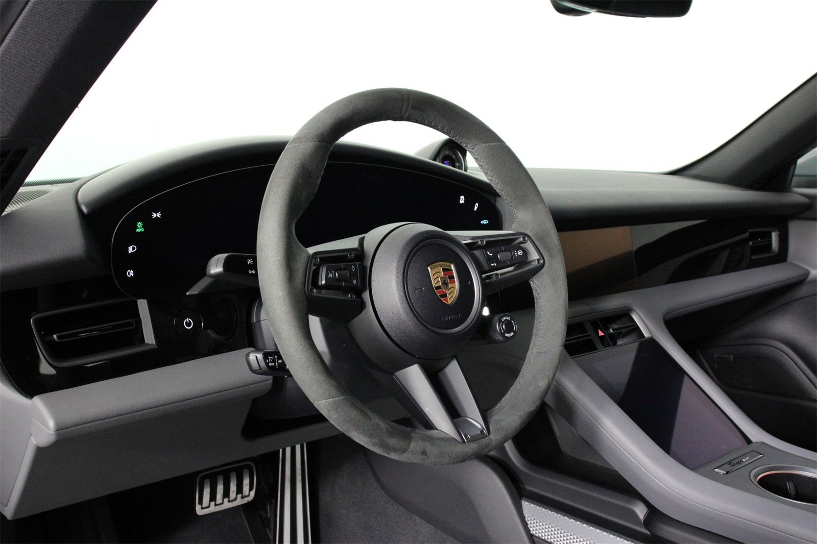 2025 Porsche Taycan Cross Turismo 4S photo 4