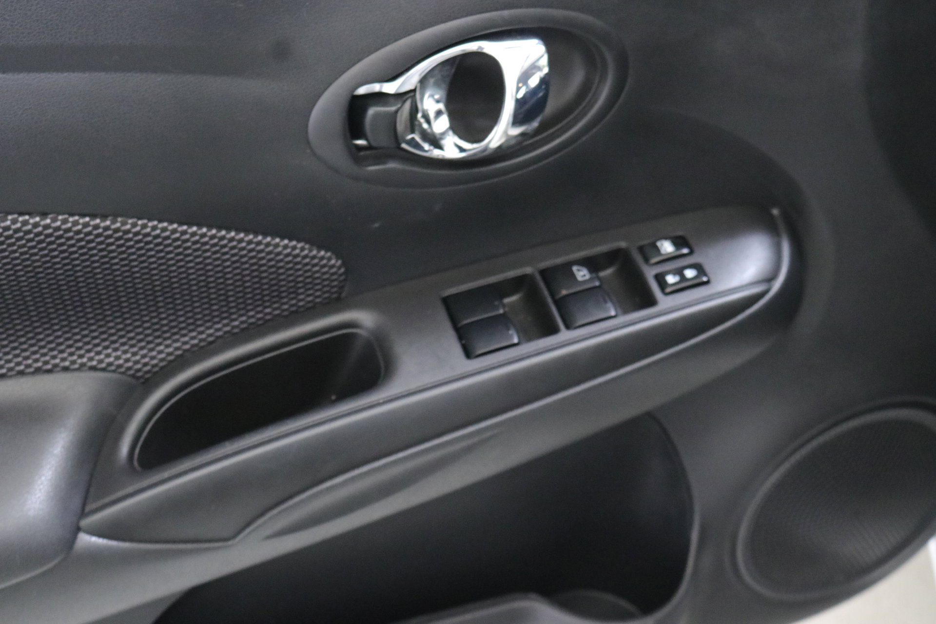 2017 Nissan Versa Sedan SV photo 19
