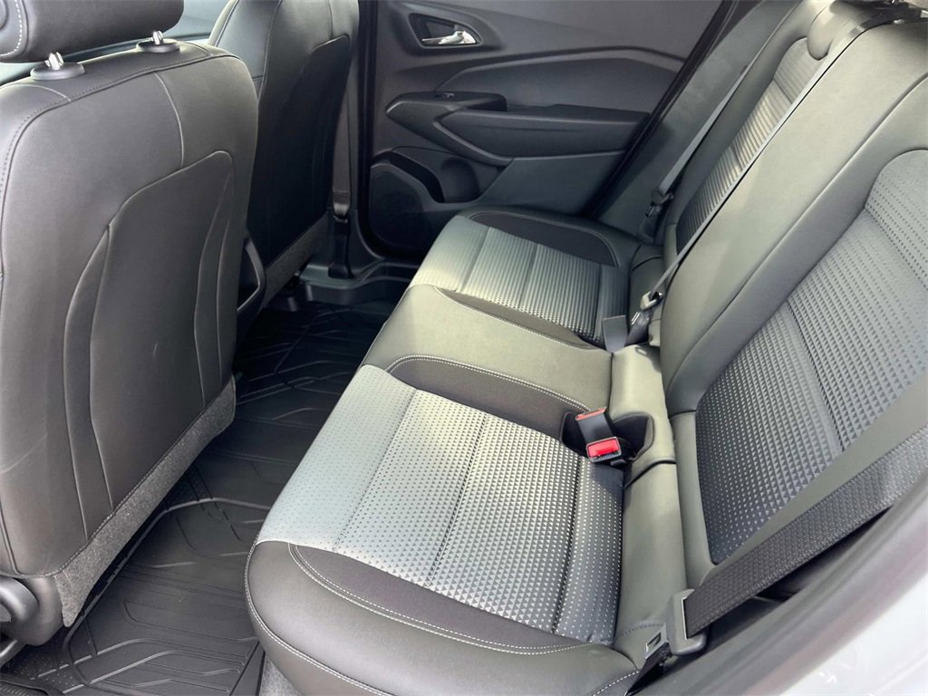 2025 Chevrolet Trax LT photo 9