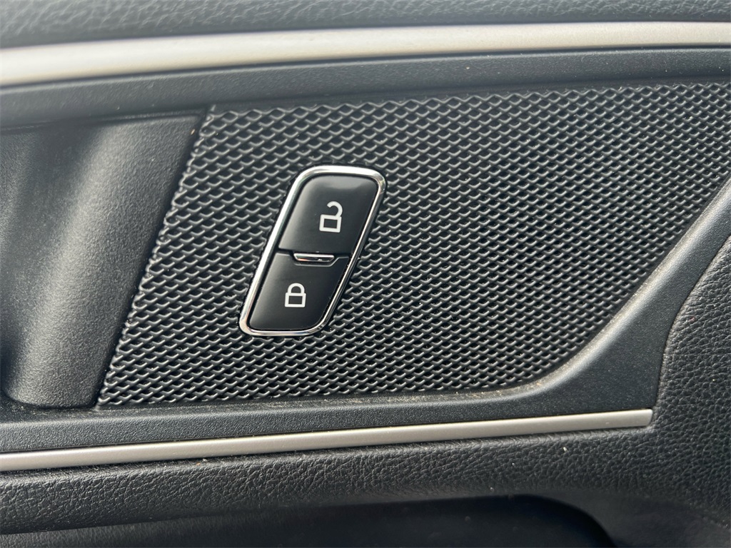 2020 Ford Edge SEL photo 9