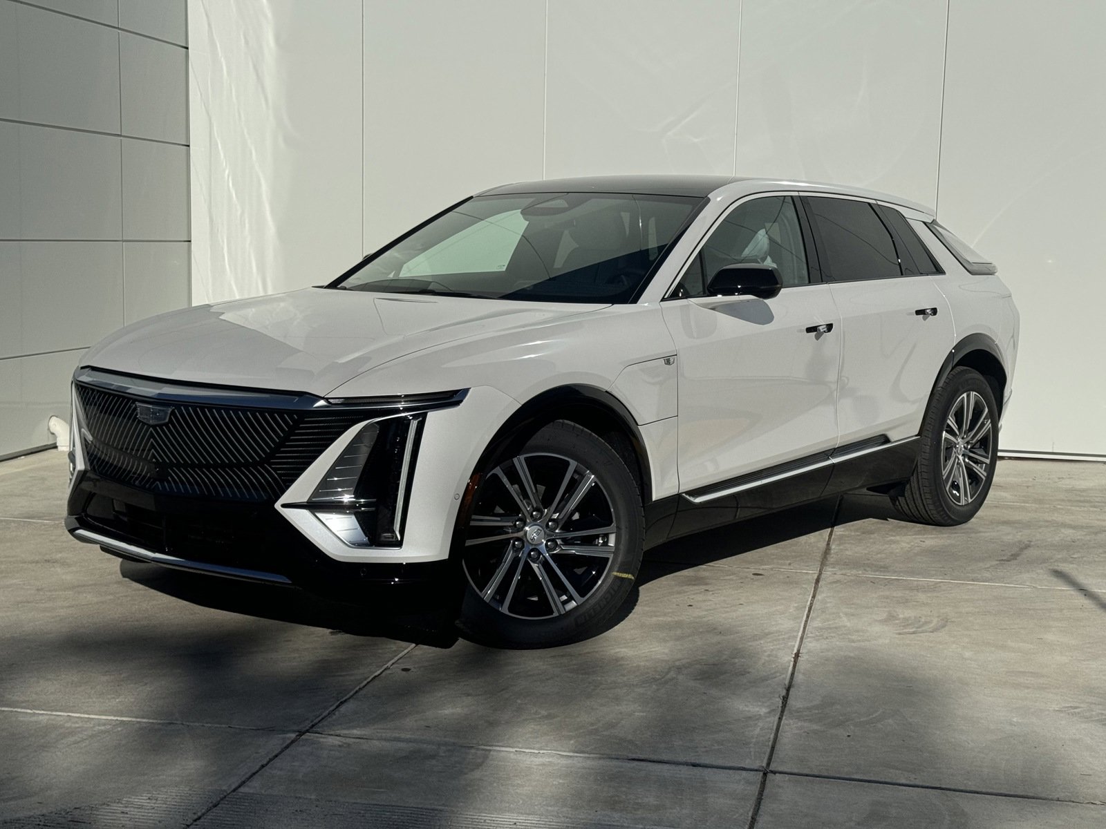 Used 2025 Cadillac LYRIQ Luxury 1 with VIN 1GYKPNRL8SZ305690 for sale in Colma, CA