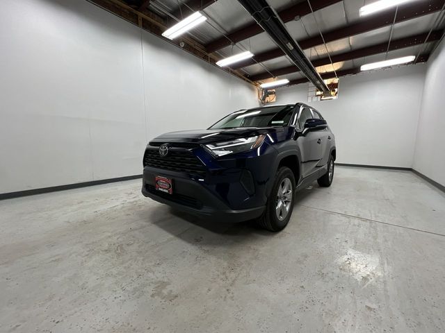 2025 Toyota RAV4 XLE photo 4
