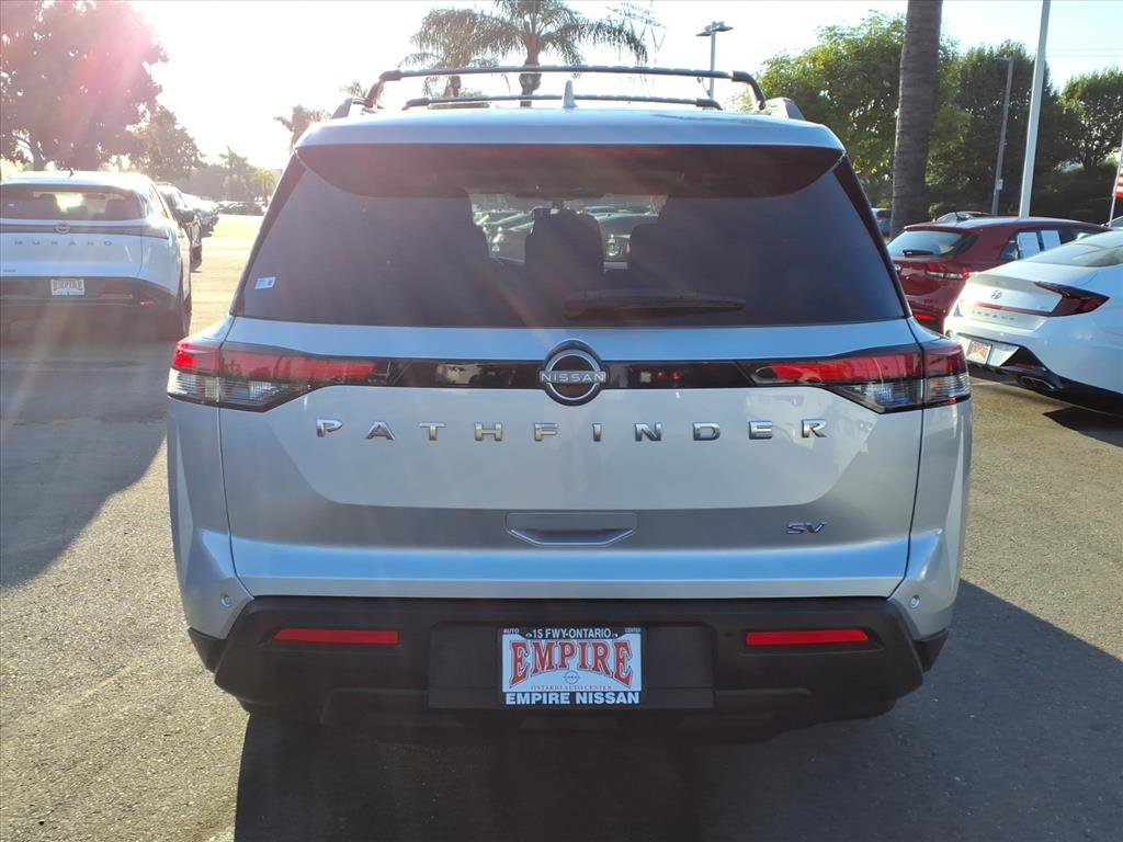 2022 Nissan Pathfinder SV photo 4