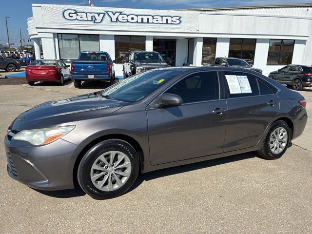 2017 Toyota Camry XLE XSE photo 2