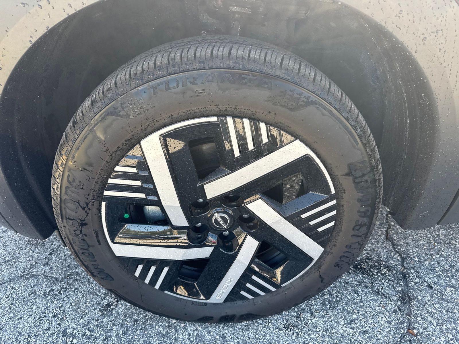 2025 Nissan Kicks SV photo 4