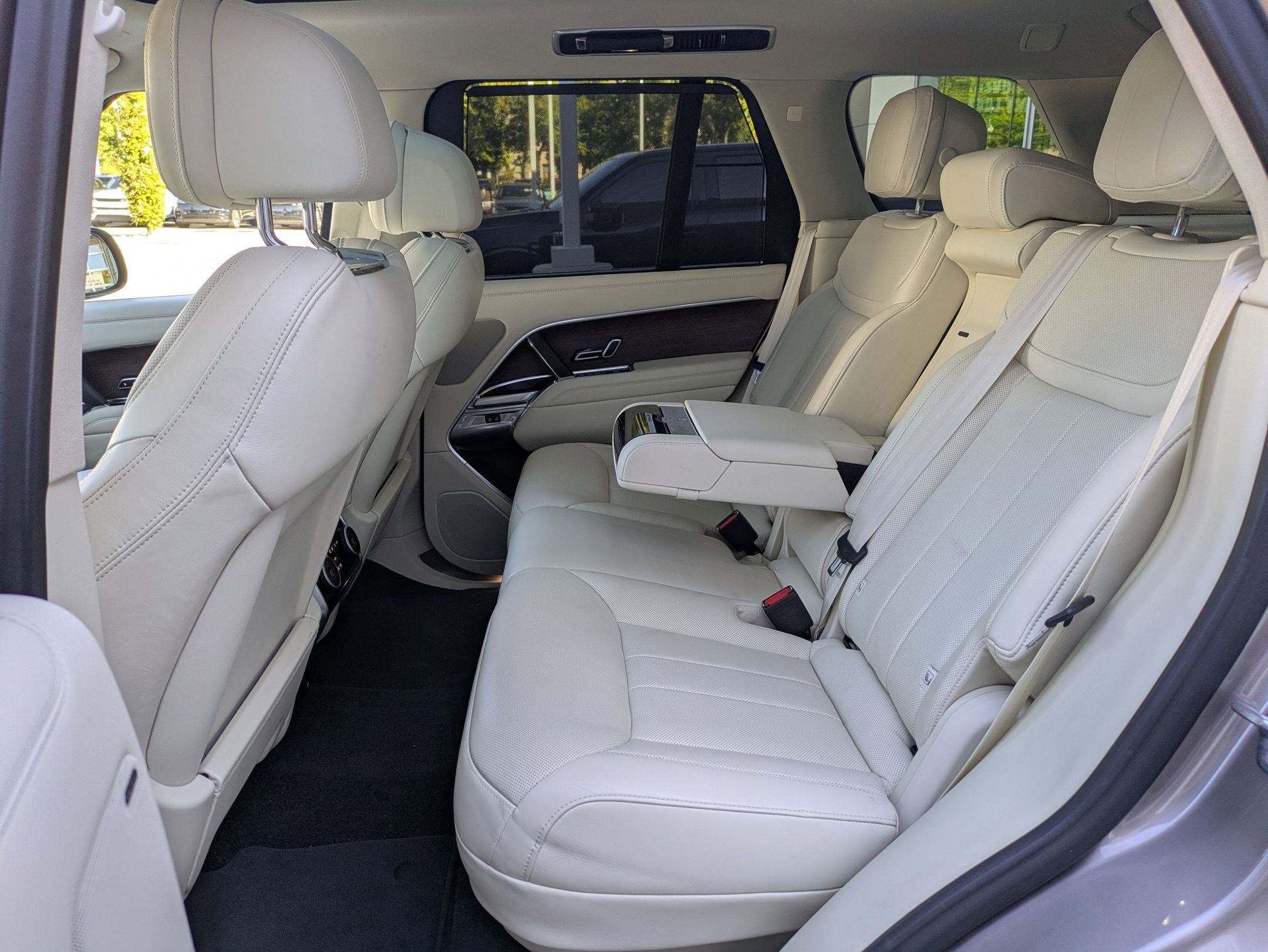 2023 Land Rover Range Rover SE photo 27