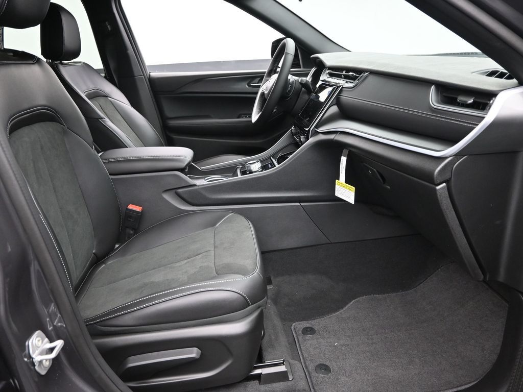 2025 Jeep Grand Cherokee Altitude X photo 5
