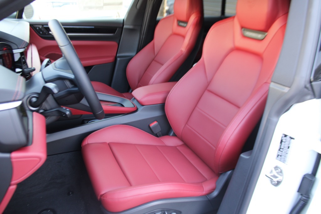 2025 Porsche Macan Electric photo 5