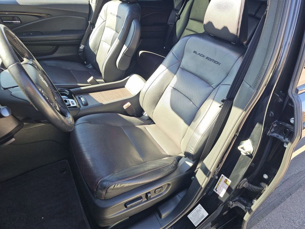 2017 Honda Ridgeline Black Edition photo 3