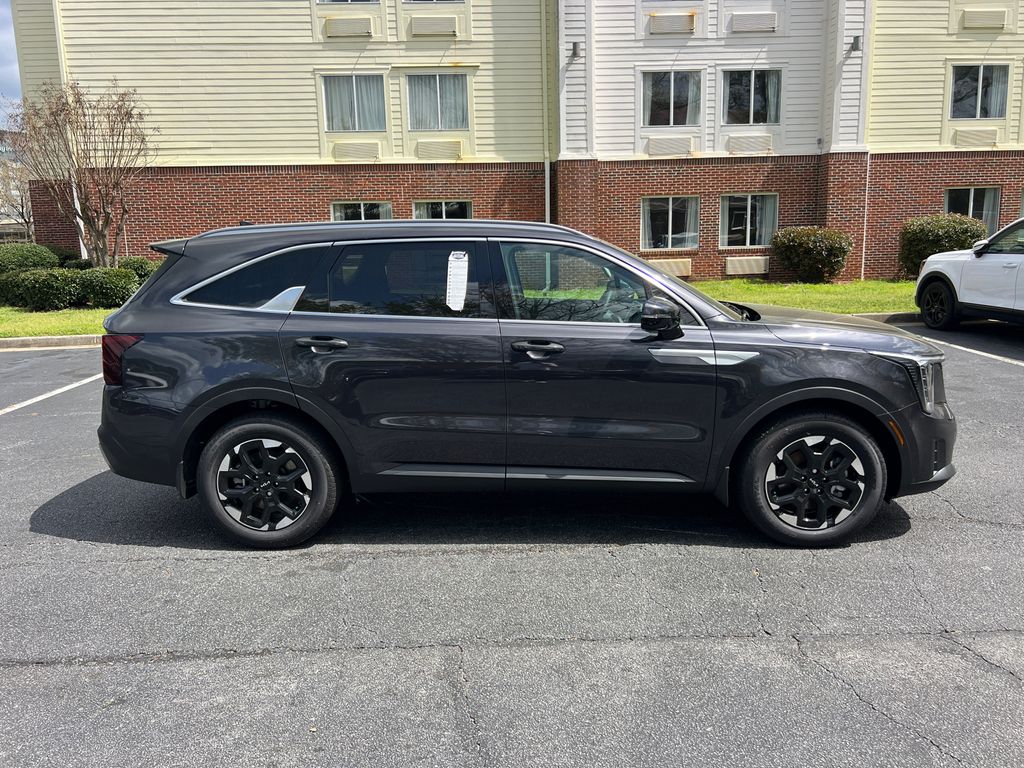 2025 Kia Sorento S photo 6