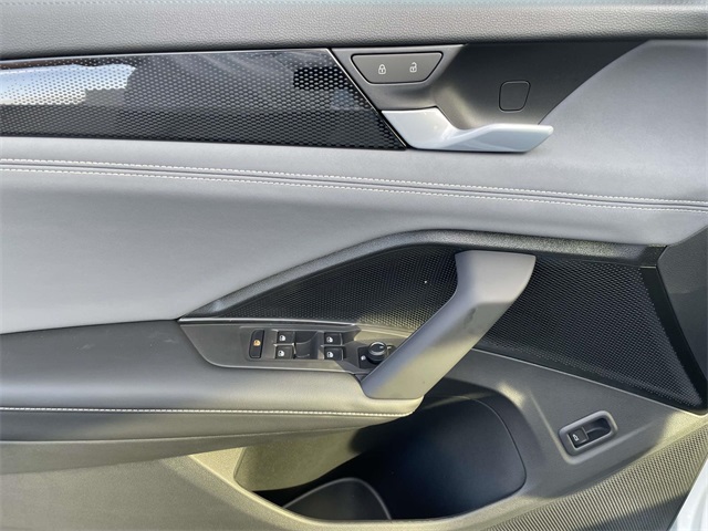 2025 Volkswagen Tiguan SE R-Line Black photo 14