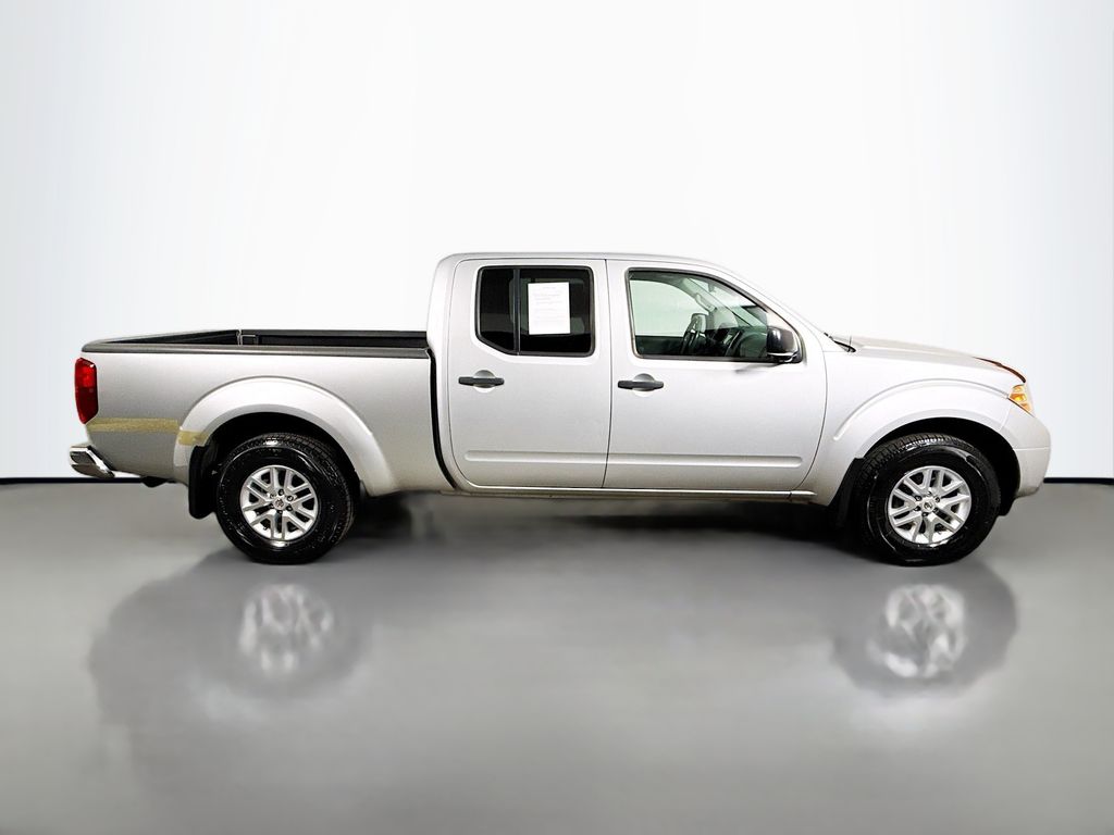 2016 Nissan Frontier SV Crew Cab photo 8