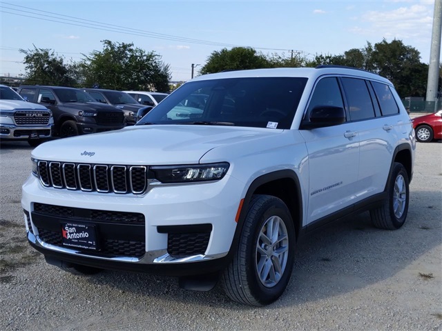 2025 Jeep Grand Cherokee Laredo Altitude photo 4