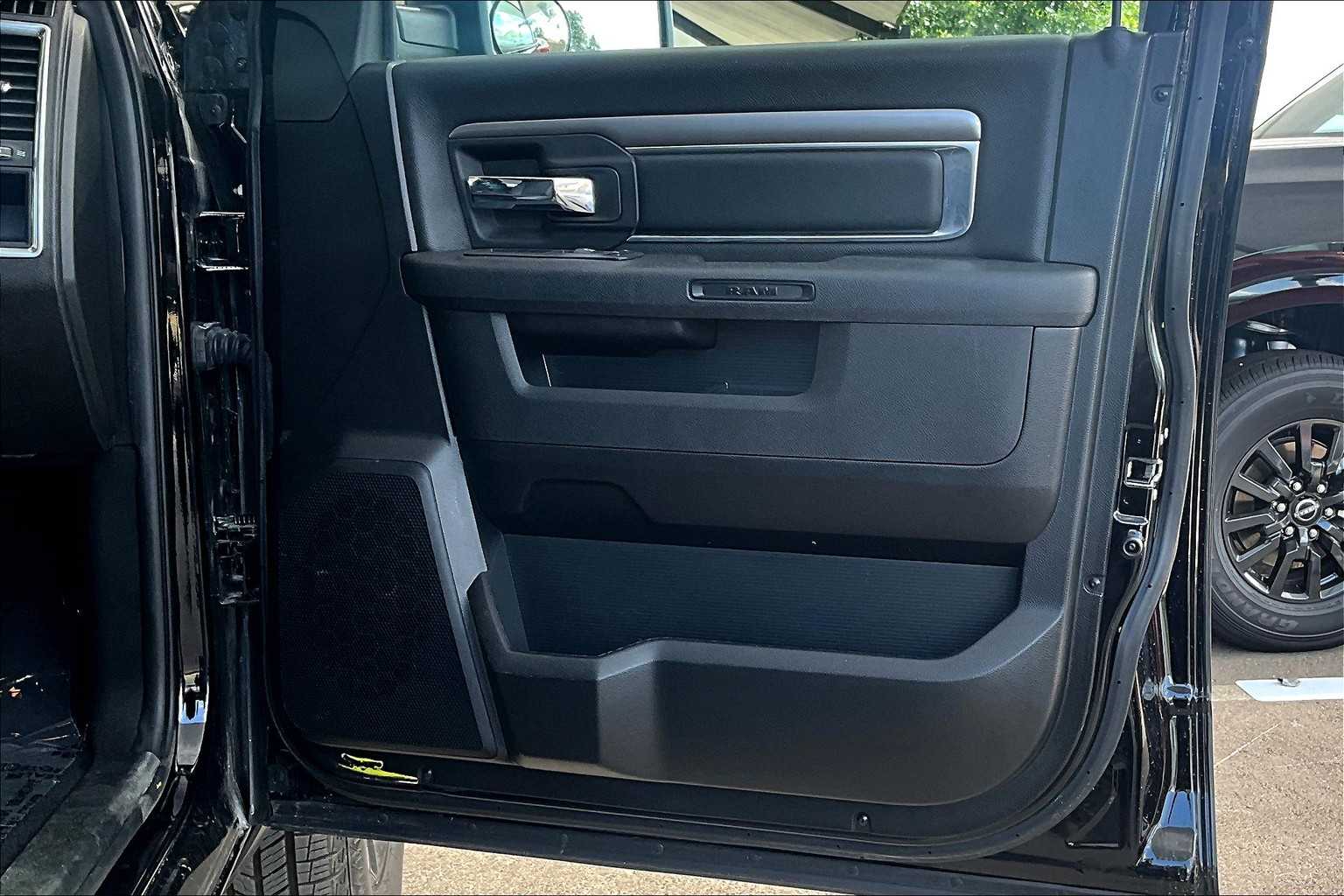 2022 Ram 1500 Classic Warlock photo 18