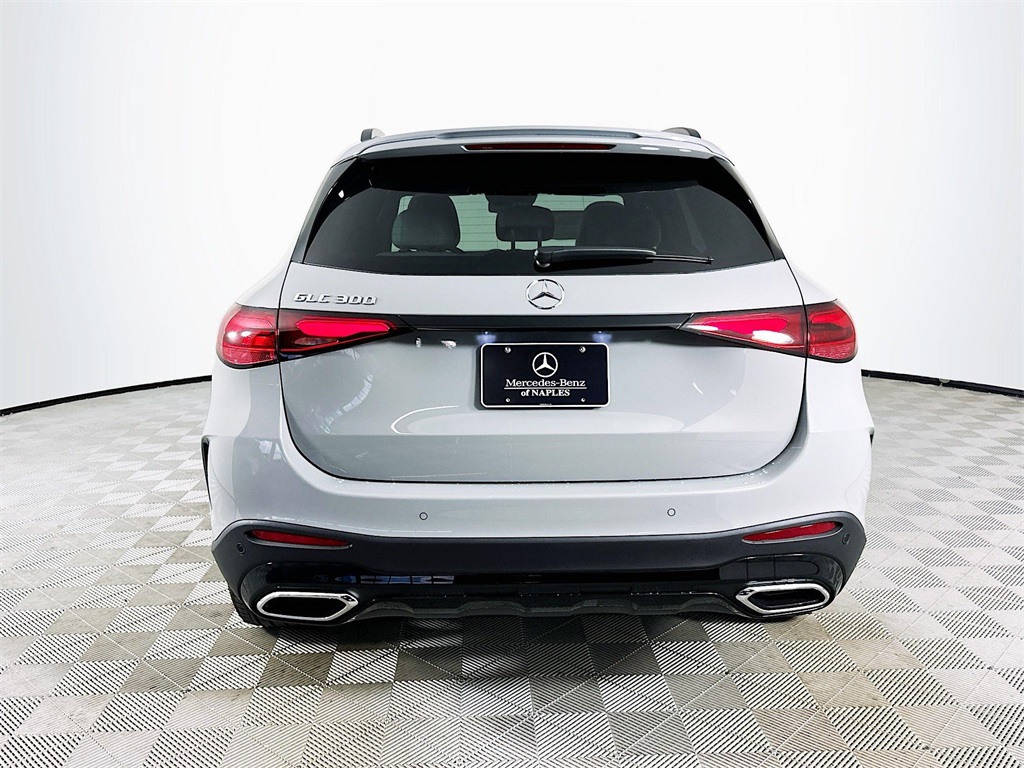 2026 Mercedes Benz GLC 300 photo 4
