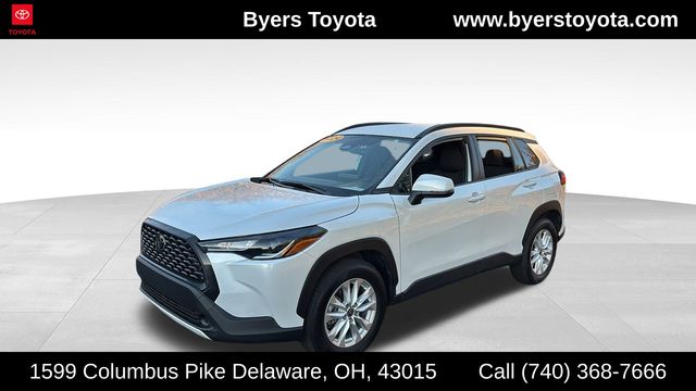 2024 Toyota Corolla Cross LE's photo