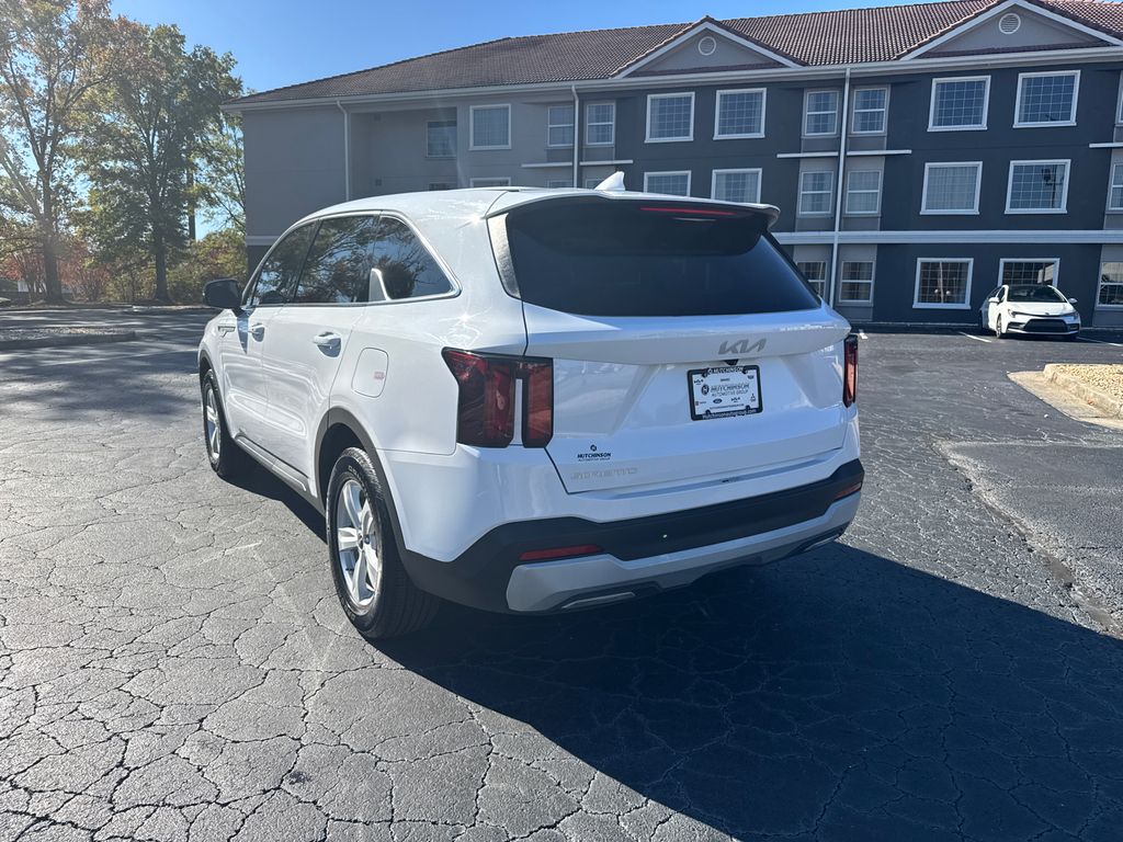 2024 Kia Sorento LX photo 4
