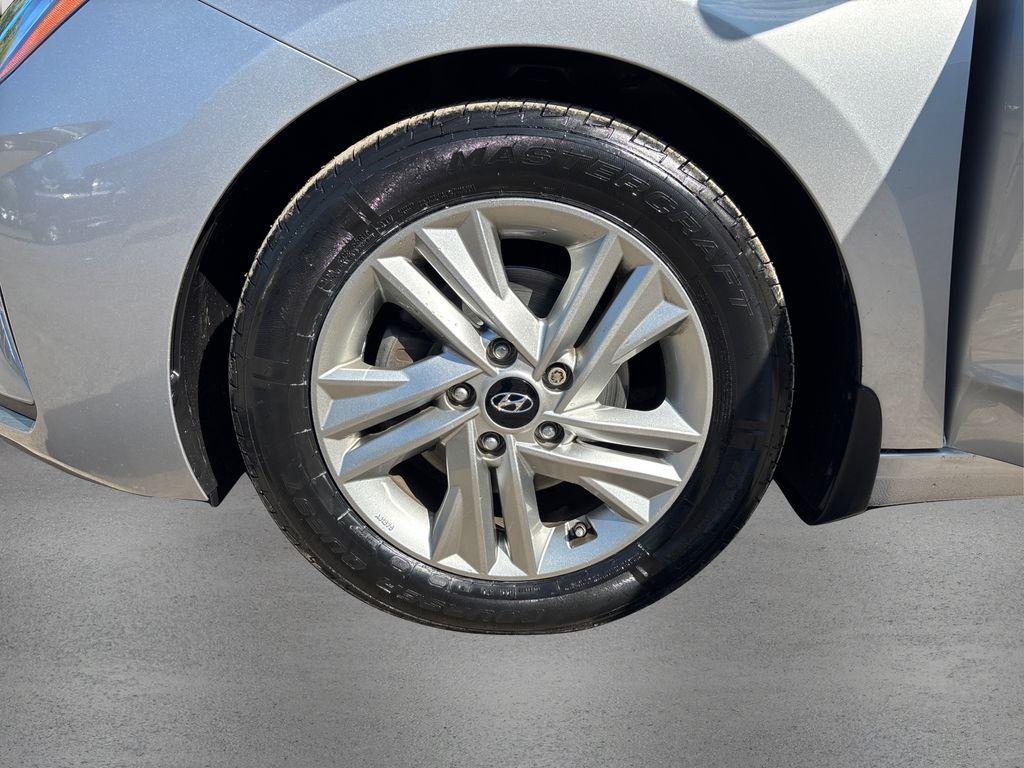 2020 Hyundai Elantra Value Edition photo 9