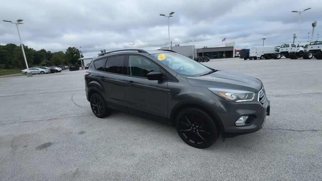2017 Ford Escape SE Sport photo 2